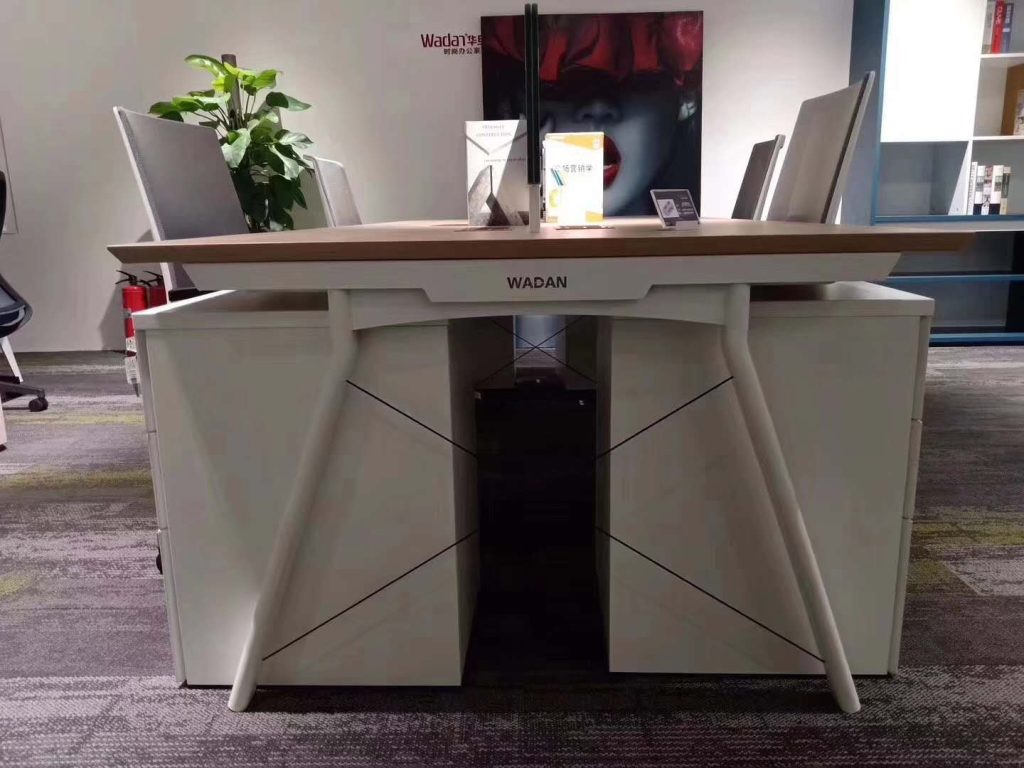 ピーターcタイプ スタッフデスク ドイツ夏特化粧紙 冠輝五金豊林e0グレード ノーハンドルデザイン 宝鋼鋼架脚