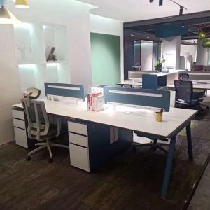 ピーターシリーズbタイプ スタッフデスク 豊林e0グレード ノーハンドルデザイン 宝鋼鋼架脚現代的オフィス家具です